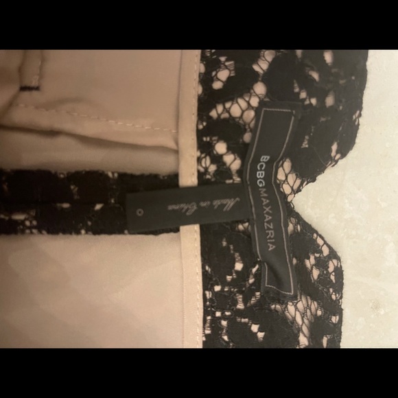 BcBG a lack lace shorts with nude lining - Picture 4 of 4